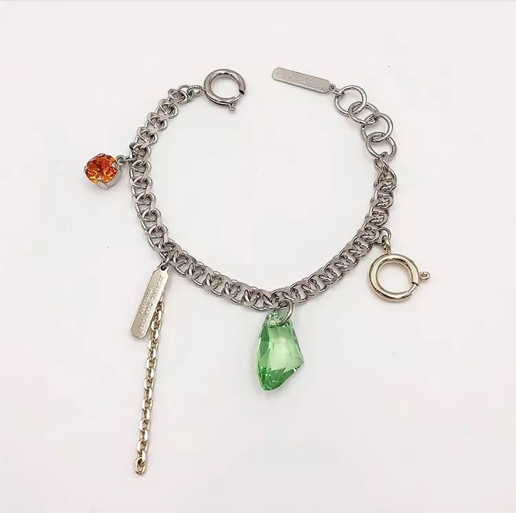 比起Ambush处了什么“对象”,我更关心这些小众配饰何时上新!