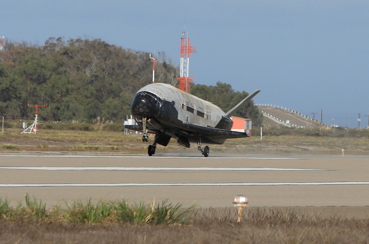 全球爱好和平国家的噩梦“达摩克里斯之剑”X-37B70图