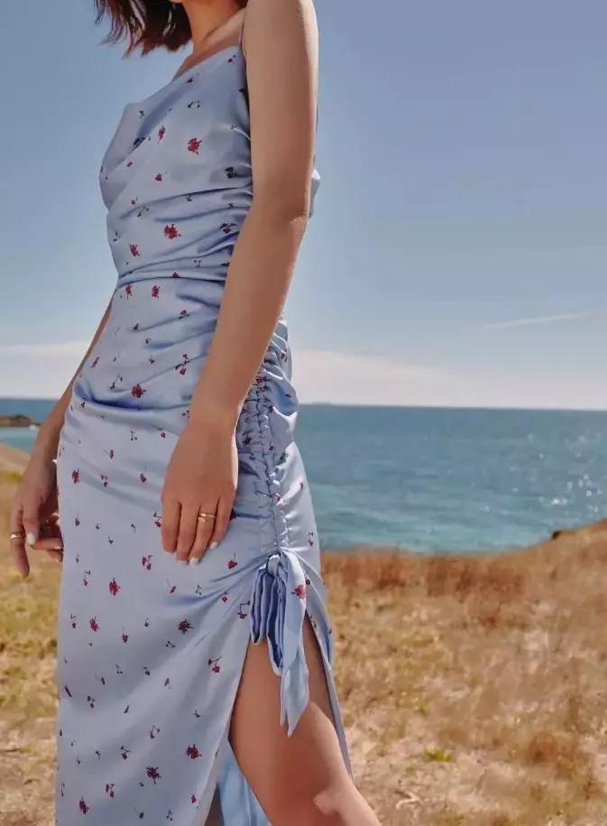 泫雅、迪丽热巴、关晓彤的印花裙，谁的品味更好？