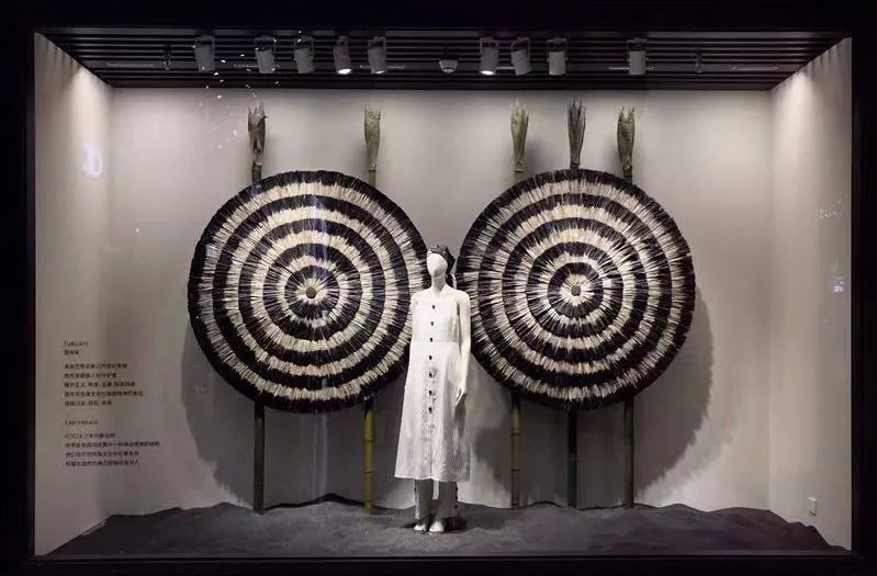 国外服装店服装陈列,服装陈列高级感