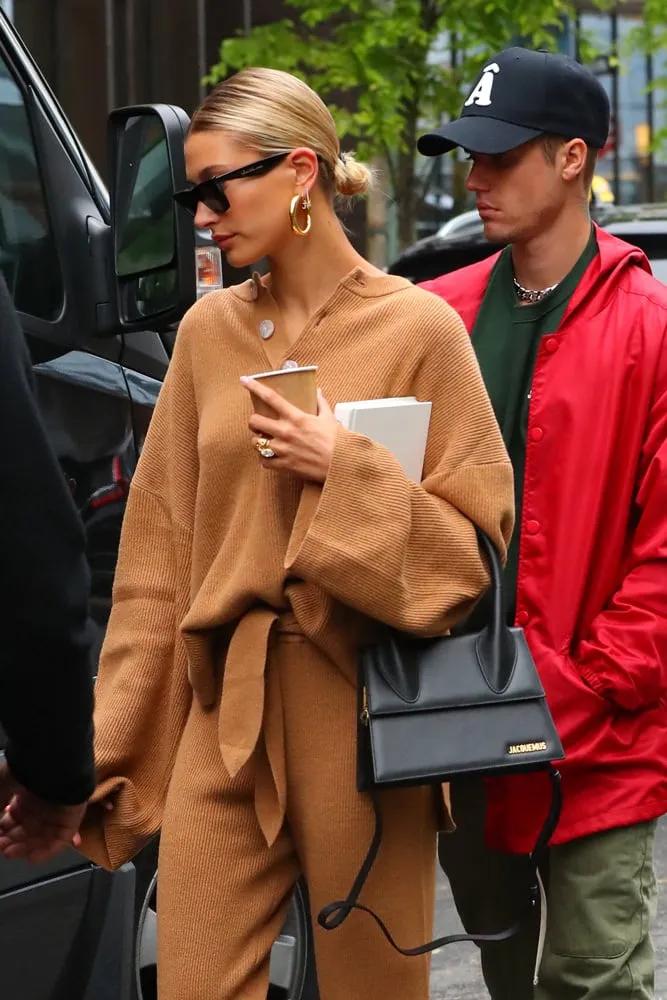 因为太穷，”乡下小伙”做的衣服口袋都没有，一言不合就关店种地