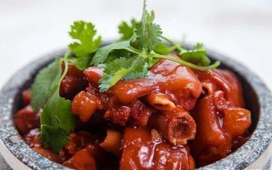 黑猪肉和白猪肉能混在一起吃吗,黑猪肉配什么料