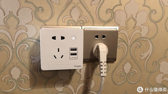 施耐德皓呈系列小夜灯现场效果,施耐德颜值开关插座