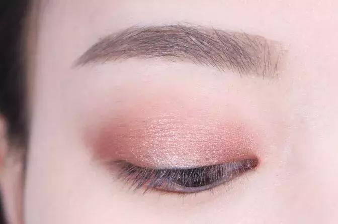 单眼皮肿眼泡如何画汉服妆容,肿眼泡单眼皮桃花妆