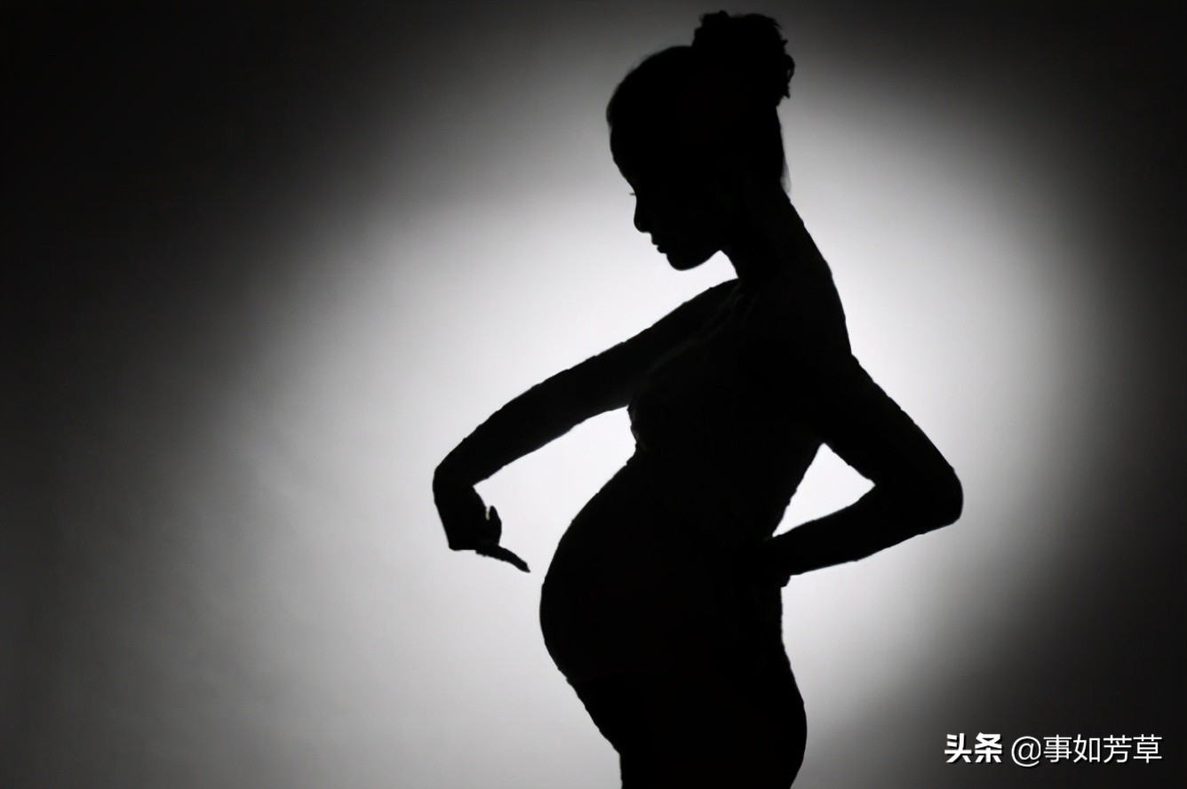 女子晒婚纱照孕照到朋友圈，亲友评论扎心：“拜托别出来辣眼睛”