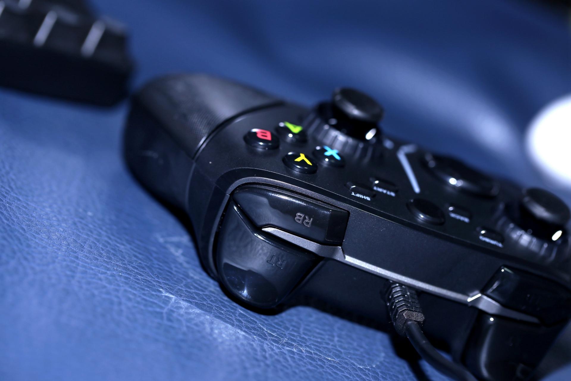 北通阿修罗3手柄玩神力科莎,北通阿修罗3游戏手柄无线版设置