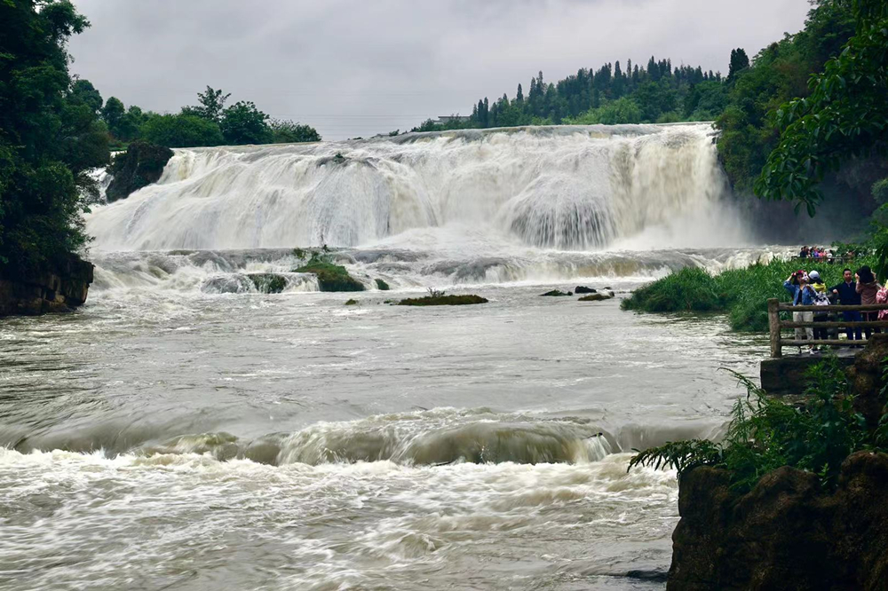 奇观天下｜丰水期的黄果树瀑布令人震撼