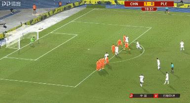 国足友谊赛：对手争罚任意球爆发“内讧”，引队长怒斥！