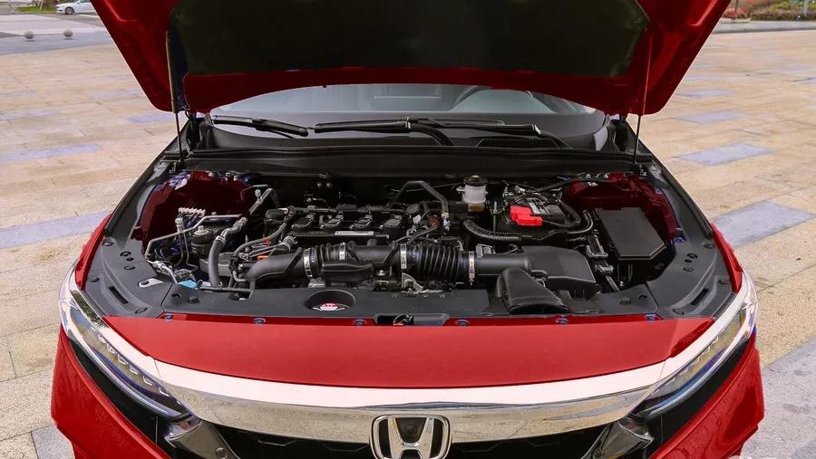 迈腾330和雅阁1.5t哪一个值得购买,新车上市迈腾限时优惠2.50万