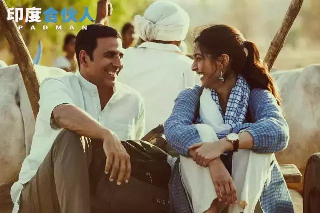 这个了不起的男人，靠着给女人做卫生巾成为英雄！