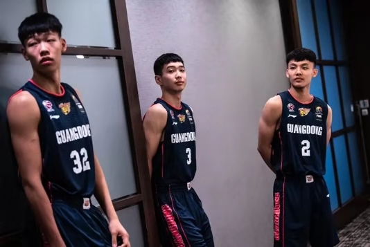 宏远杜锋新阵容,宏远年轻人上场比赛杜锋的无奈