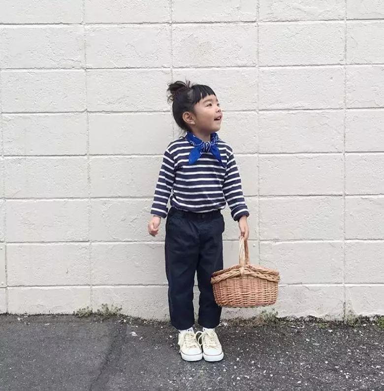 晒女儿搞怪丑萌照,亲妈狂晒女儿丑照