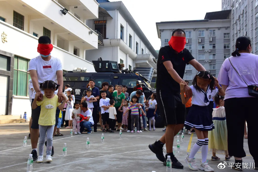 第一次走进警营过六一,迎六一进警营