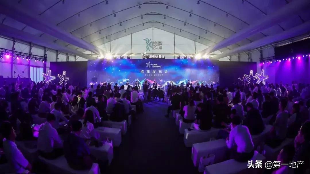 上海黄浦江边有一座美丽的电视塔,上海黄浦江畔有哪些地标建筑