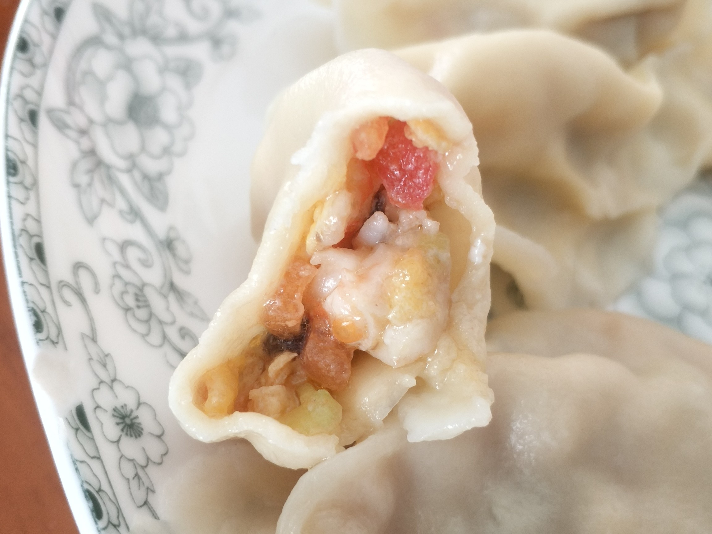 煮饺子时水是煮开了再下吗,煮饺子最忌讳开水下锅