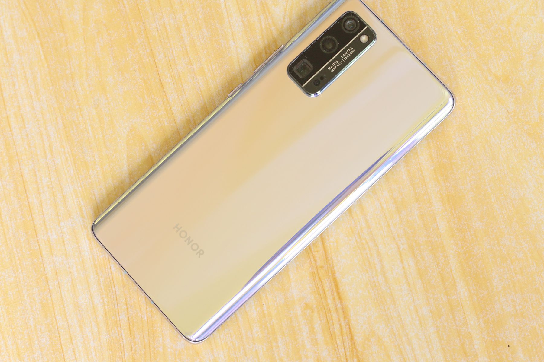 发布了半年的手机,麒麟9905g手机有哪些