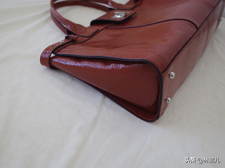 今年春夏必买的4款包包,包包推荐小众高级感红色