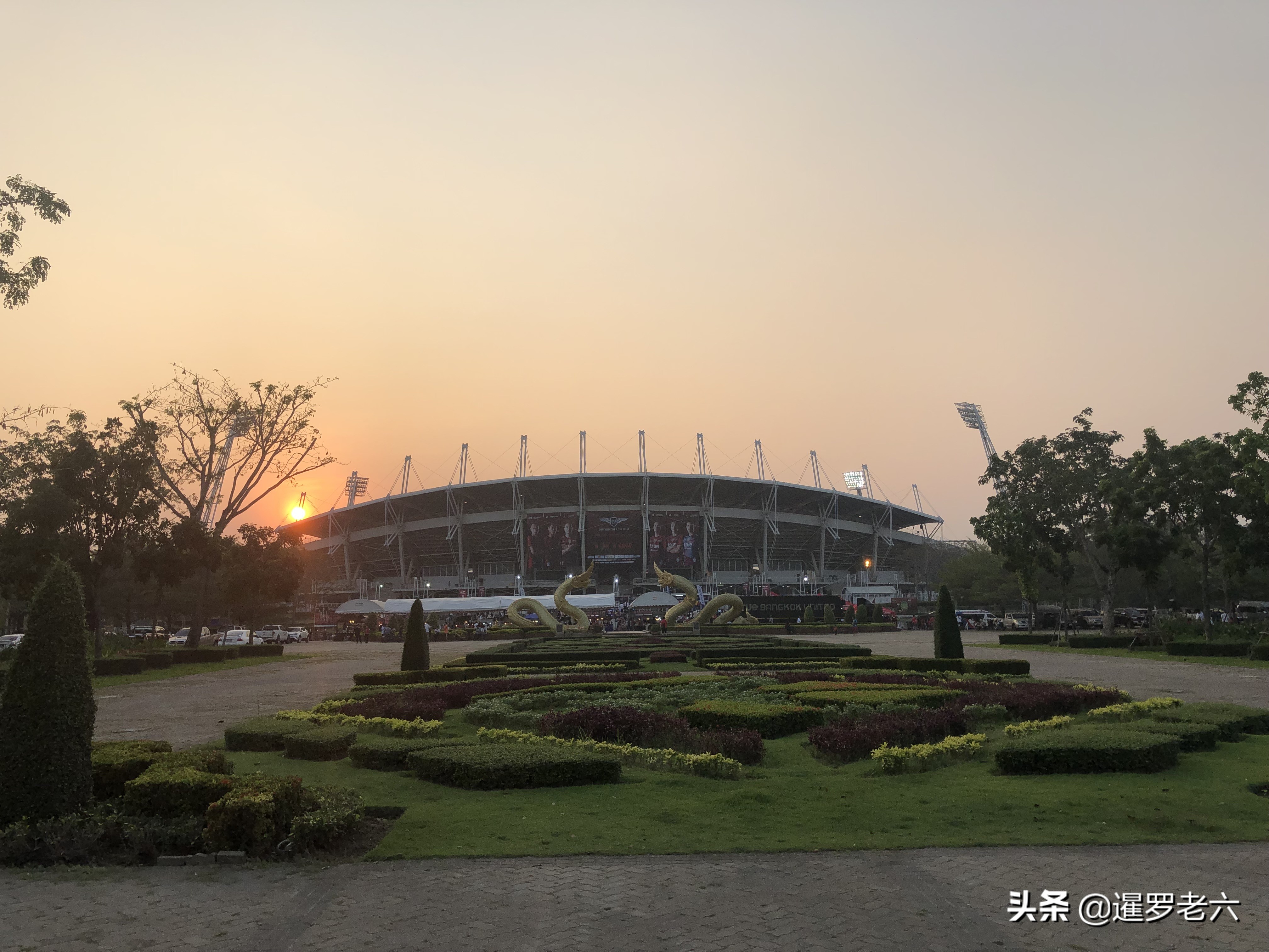 泰国曼谷联亚冠资格赛,带老爸去看广东队比赛