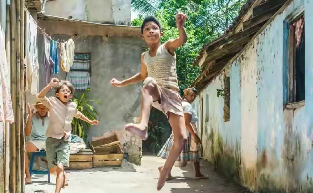 贝利球王的传奇一生视频,贝利贫民窟球王