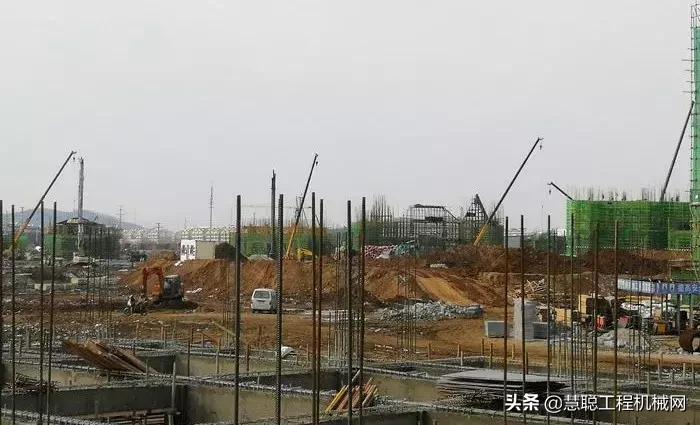 徐工1800吨吊车工地全过程,徐工12000吨巨无霸吊车