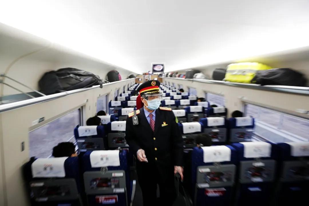 战疫情保春运铁路警察在行动,抗击疫情守护平安摄影征稿