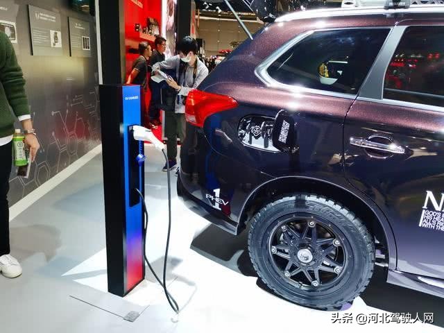 本田思域王露峥嵘丰田YARIS很有型东京改装车展大爆发