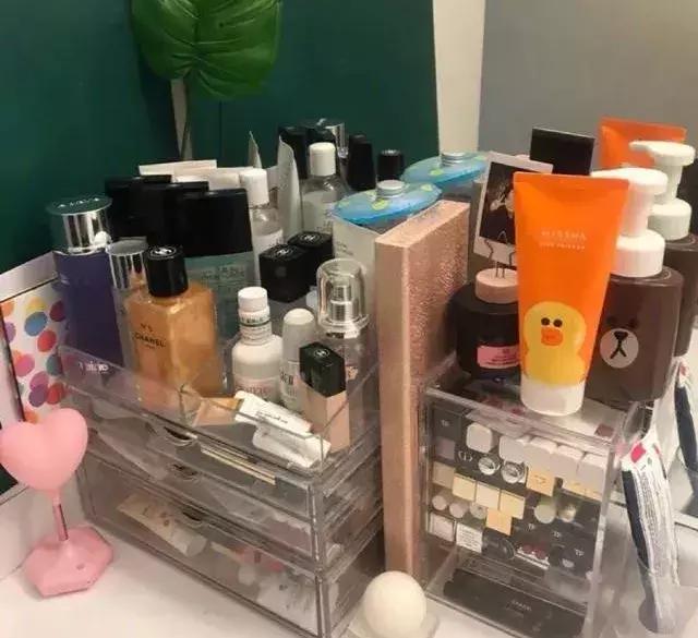 女人一生要用的几种化妆品,女人一生中必备的化妆品