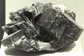 常见岩浆岩识别记录表,常见岩浆岩的认识和鉴定实验报告