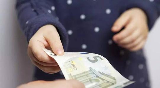 为什么孩子午饭总是来不及吃?一位爸爸跟踪孩子后,很意外