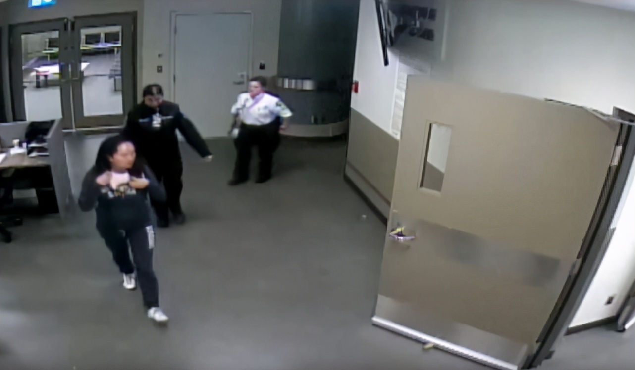 外媒：参与逮捕孟晚舟的加拿大警员出庭作证，坚称逮捕程序合规