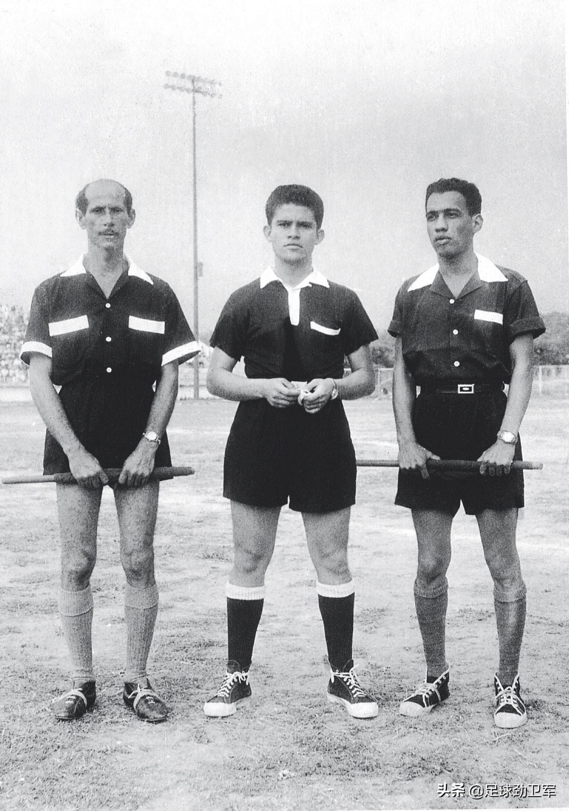 FIFA主席为何拥抱罚下贝利而遭暴打的“傻子”裁判？