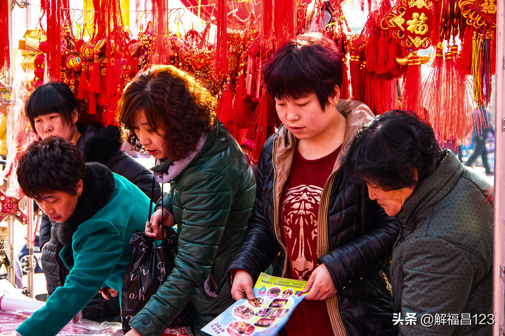 又到3·15谨防消费误区扰乱生活,聚焦3·15谨防消费陷阱