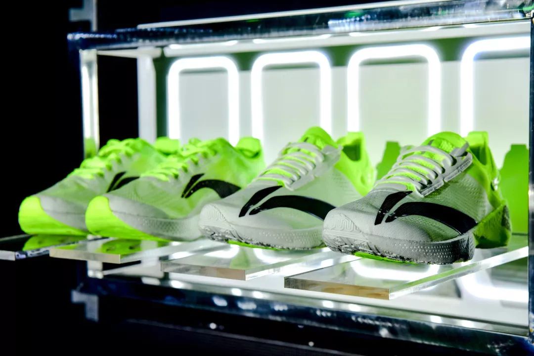 科技颜值跑鞋100到200元,䨻科技李宁跑鞋推荐