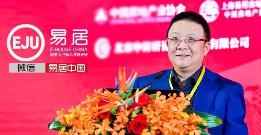 房地产“最牛乙方”遭降级！12亿买楼与降薪并举，考验5亿美元债