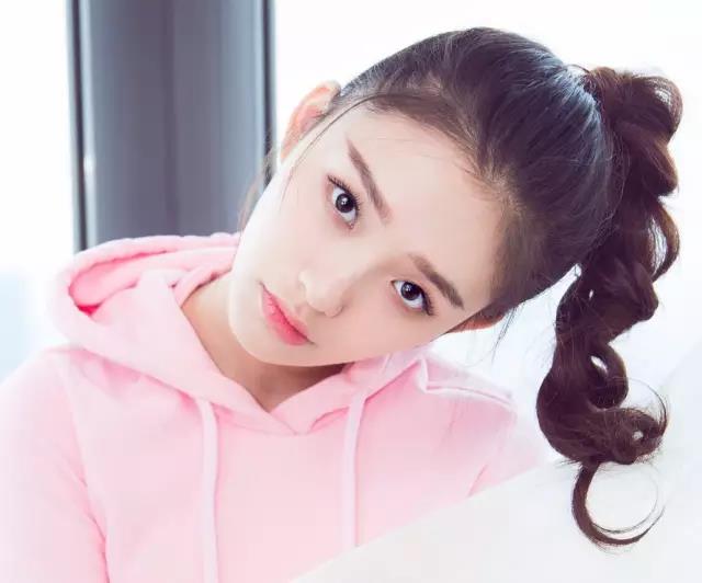 避免发际线后移适合什么扎发,女生不想扎头发怎么办