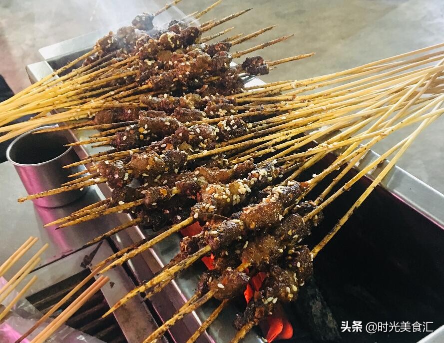 五元的烧烤羊肉串多少肉,小烧烤店羊肉串才2元是真羊肉吗