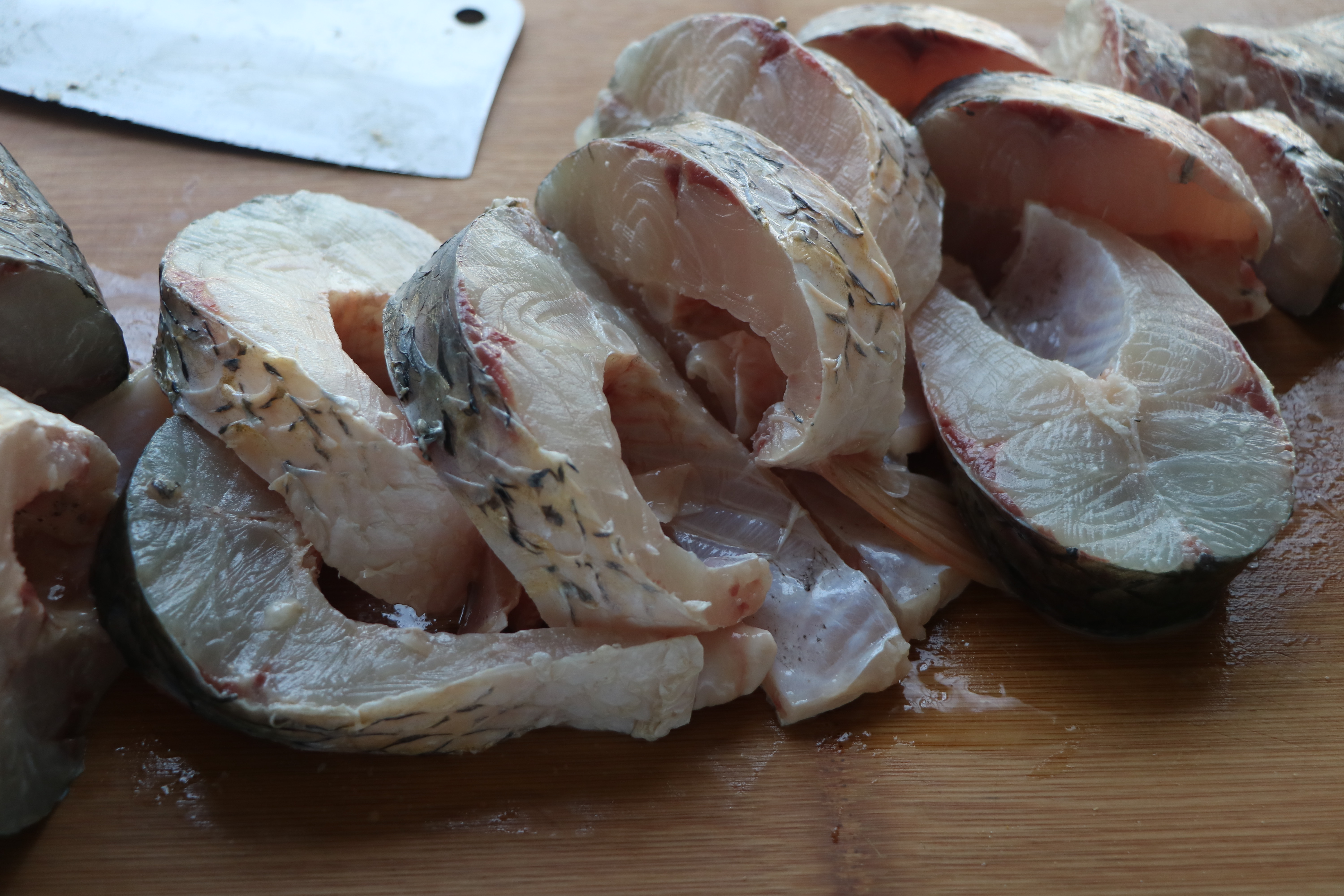 不加一滴水炖出来的草鱼又鲜又嫩,红烧草鱼的家常做法简单不做辣的