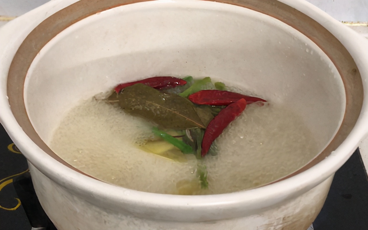 卤鸡蛋不去壳怎么做才入味又好吃,卤鸡蛋不剥壳怎么做才入味又好吃