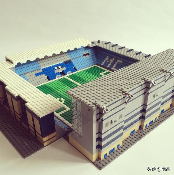 乐高曼联老特拉福德足球场,用积木拼足球球场