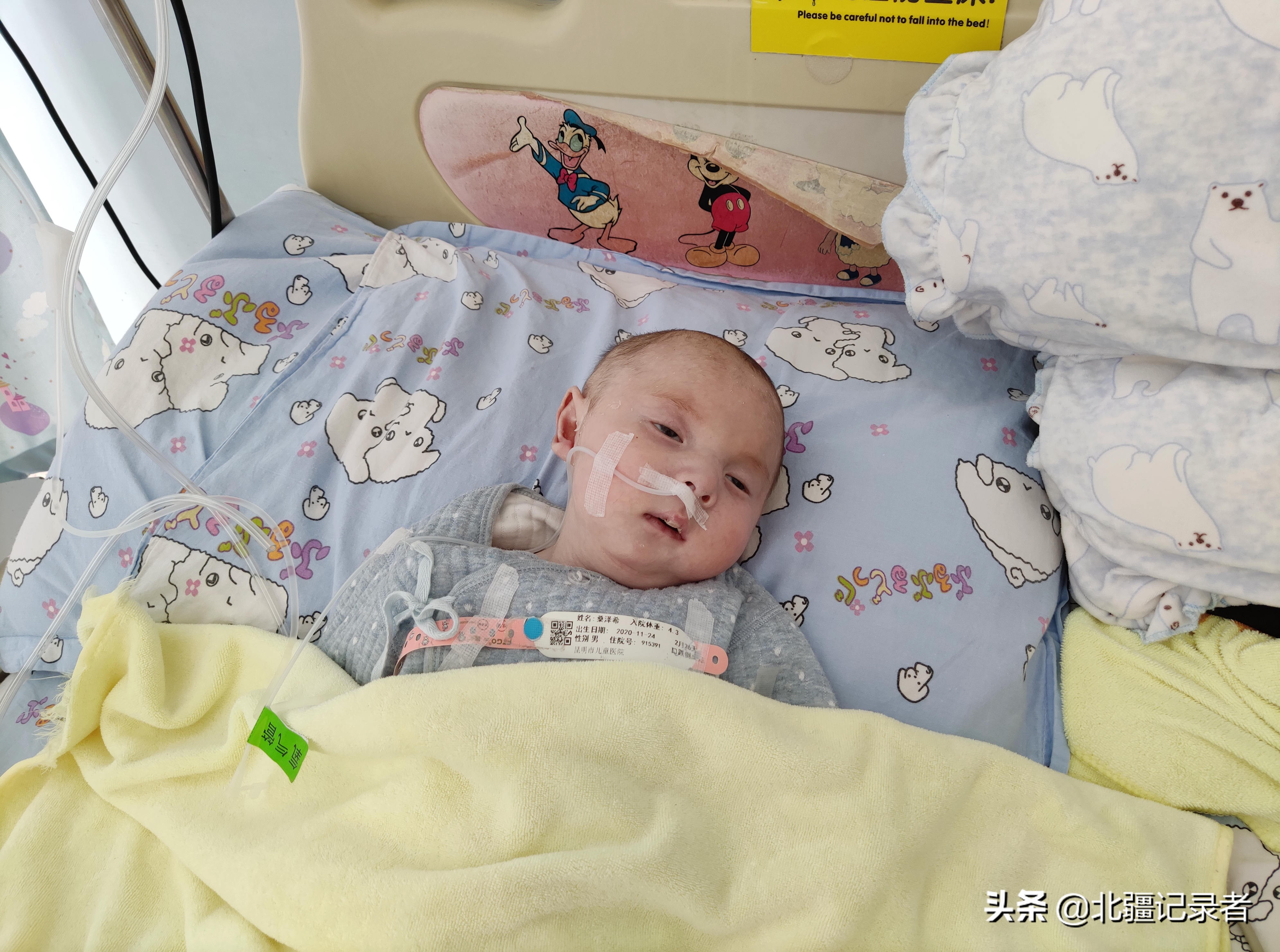 刚出生婴儿从鬼门关救回,宝宝一出生就被抢救