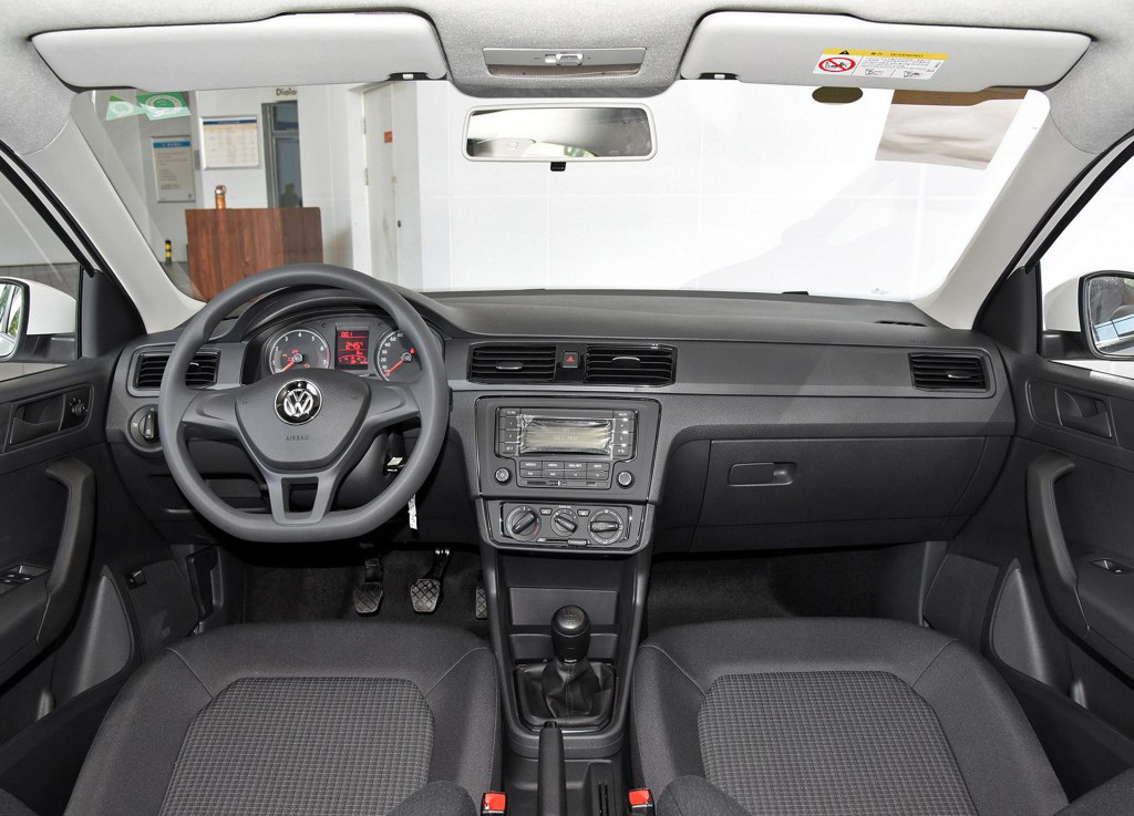 很廉价的车内饰,大众最简陋的内饰