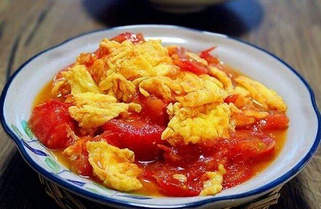 西红柿炒鸡蛋不酸的做法,西红柿炒鸡蛋让西红柿不酸