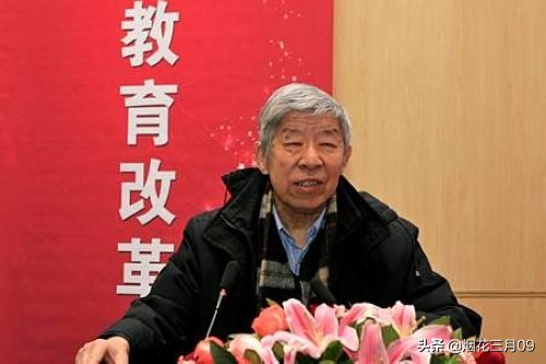 华罗庚数学一开始没学怎样赶超呢,华罗庚自学数学成功的因素是什么