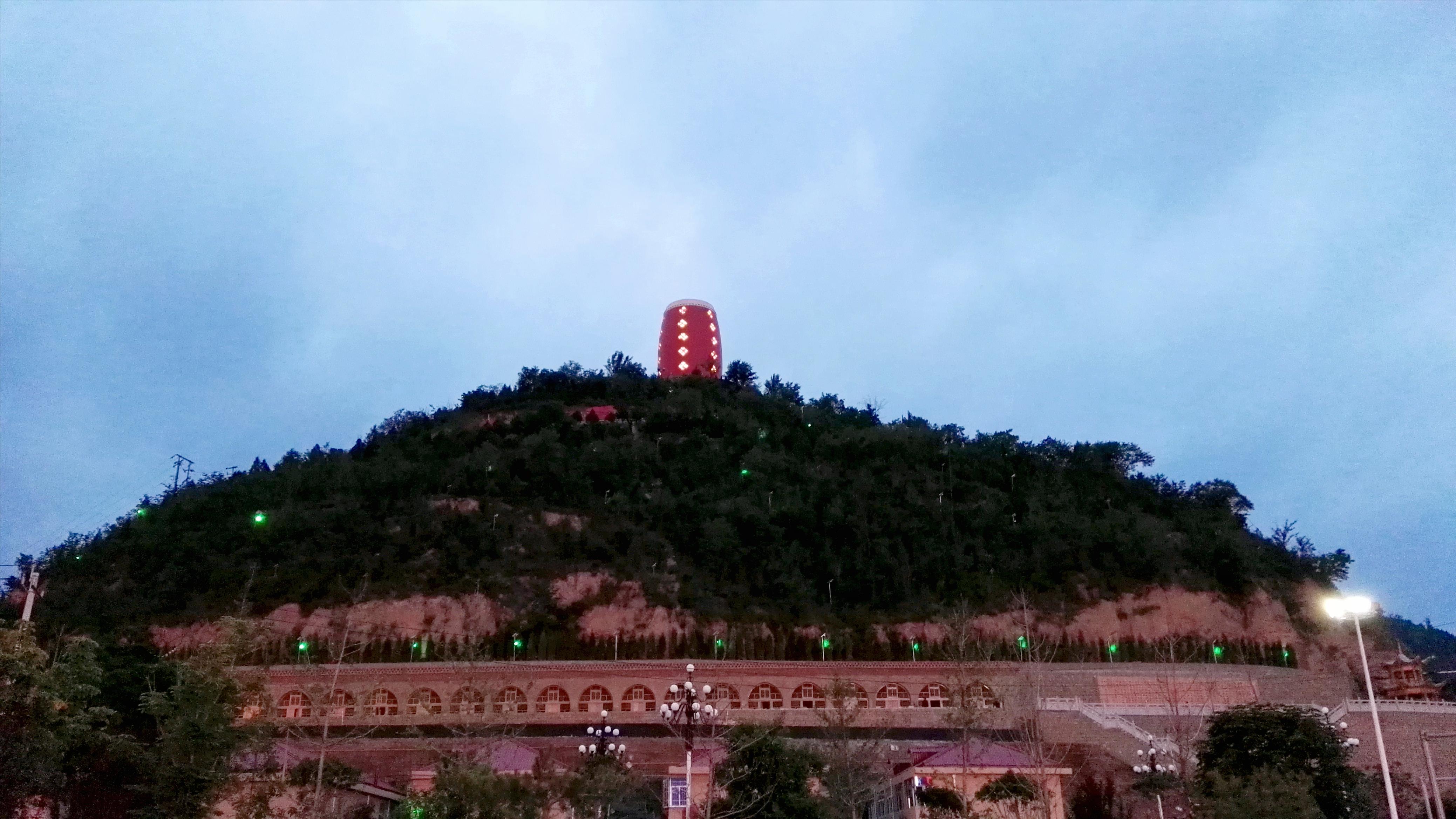 走进延安—登顶圣地宝塔山，感受安塞腰鼓山，游览佛道合一云台山