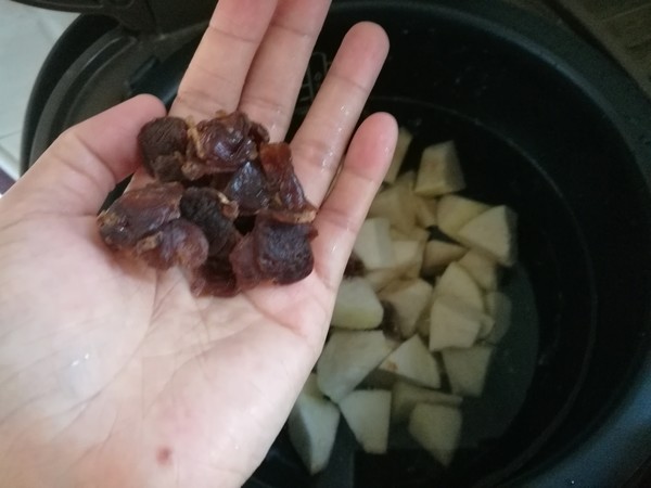 喉咙痛煮什么糖水,小儿清热润肺糖水