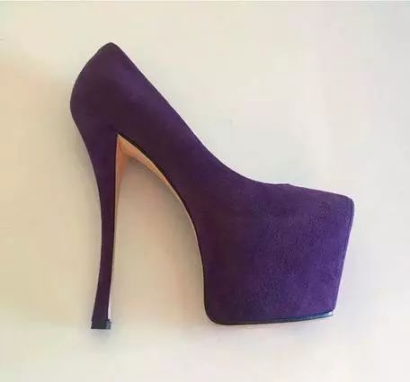 明星卖二手物品争议多,唐嫣吴昕被吐槽,她竟然卖过期产品!