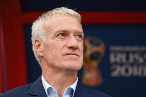 晨看*疆新**｜乌市这场雪达到暴雪级别，*疆新**铁路27趟列车停轮或停运