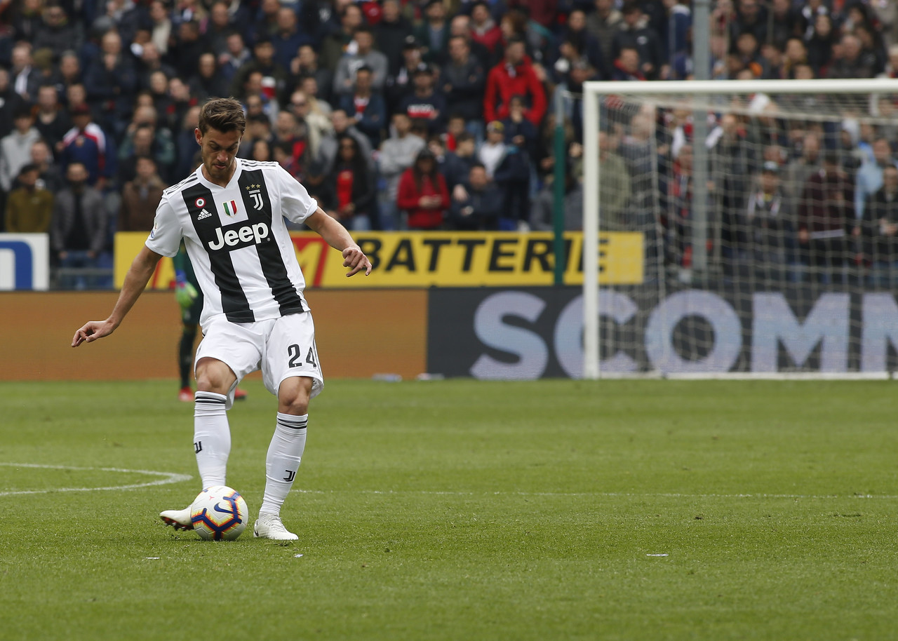 尤文2-1桑普c罗超级滞空头球破门,尤文完胜罗马c罗远射破门