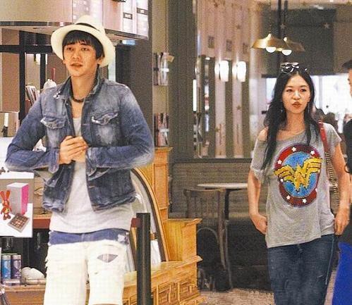 风流倜傥的“信”，肆意游走女人间，49岁和交往17年的女友分手