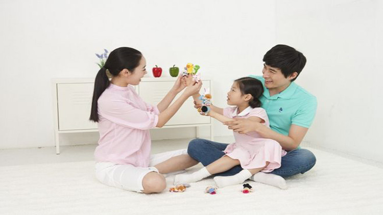 怎么给孩子解释男生站着小便,为什么男孩站着小便